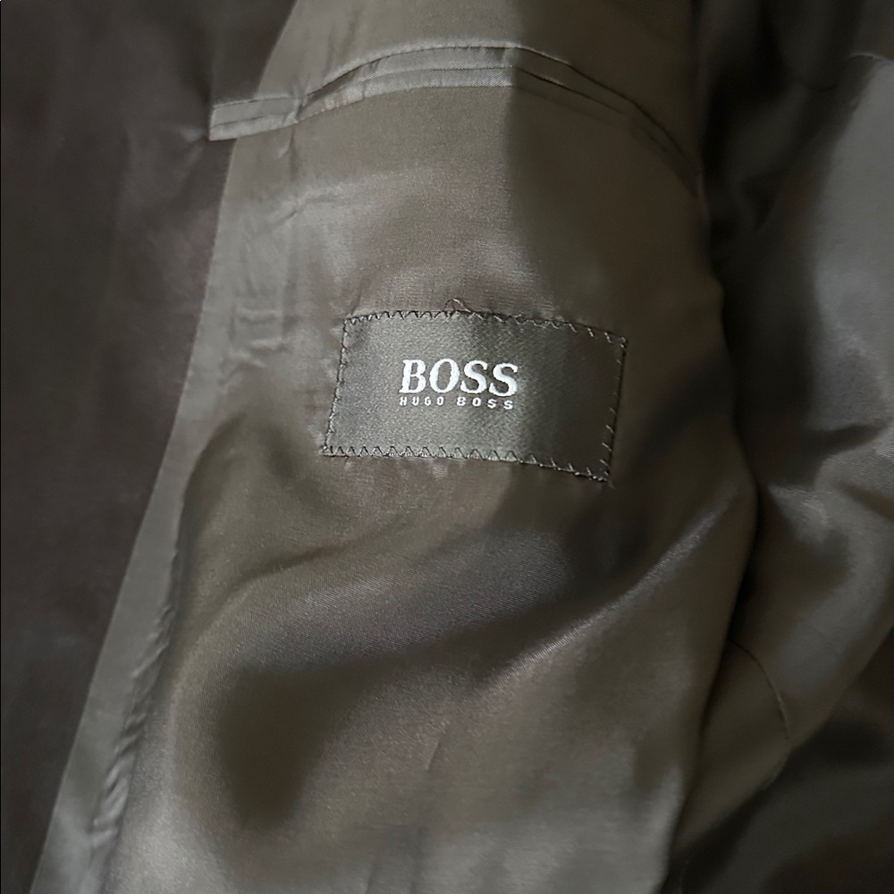 Hugo Boss Tuxedo like new. 3 button 42S
3 pcs: jacket,vest & pants. Worn once - Picture 10 of 16